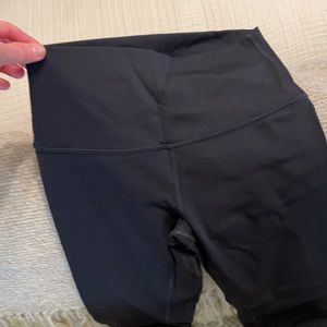 Lululemon wonder under tights size 4